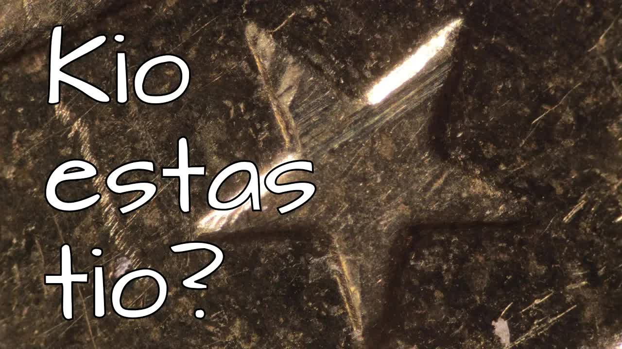 Divenu la tri objektojn sub mikroskopo