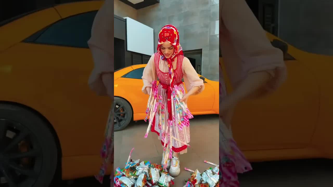 سيارة مغطاة بالحلويات تُهدي مفاجأة رمضانية