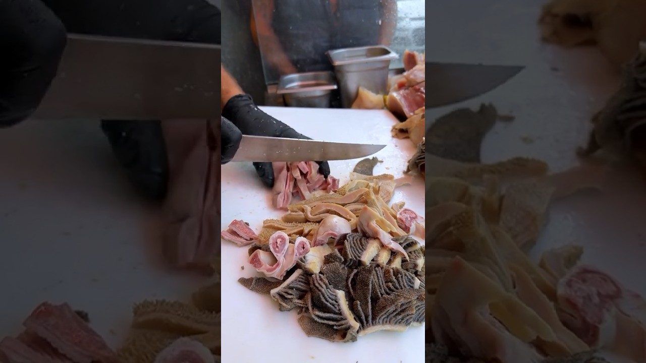 Acquisto di trippa con fagioli e olive al mercato