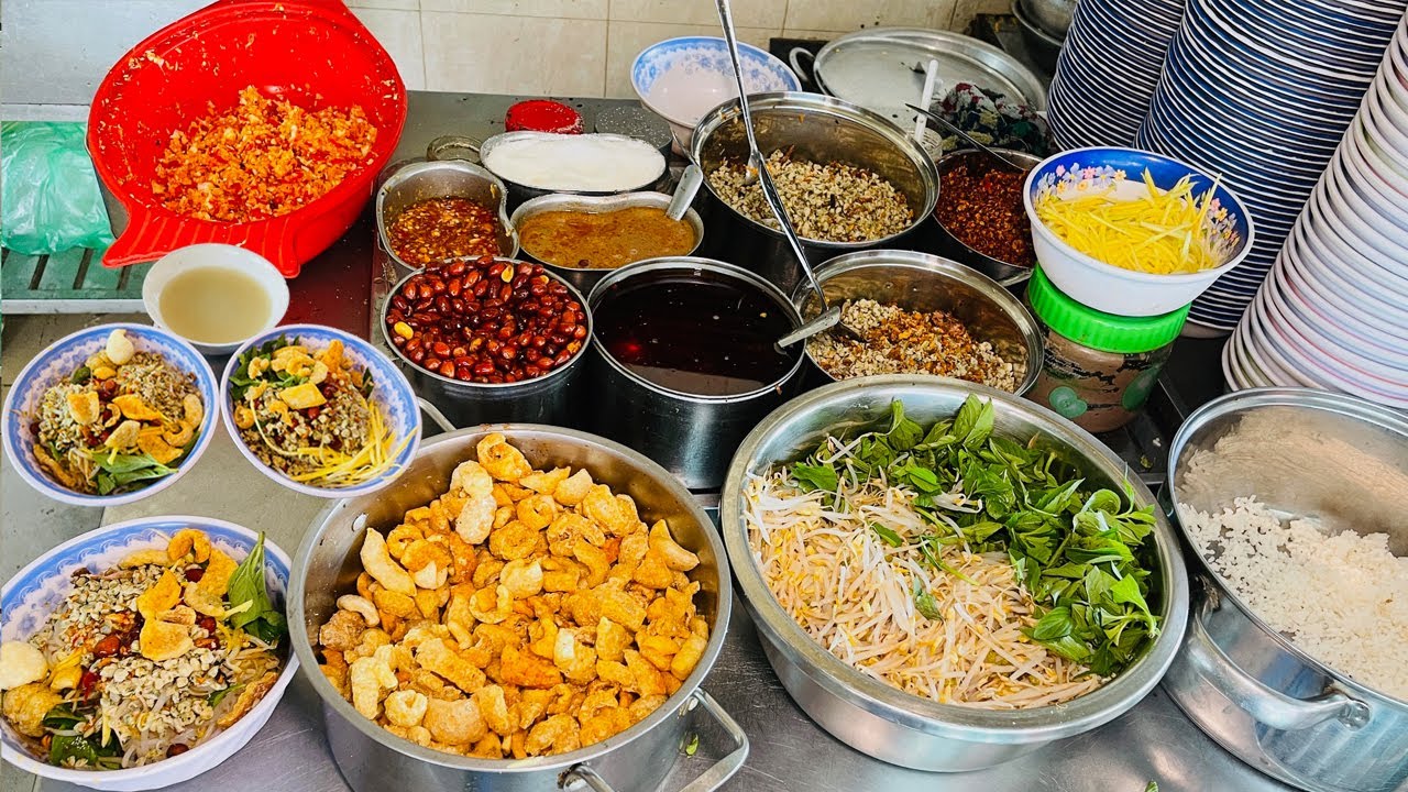Quán cơm hến nổi tiếng Huế giá rẻ