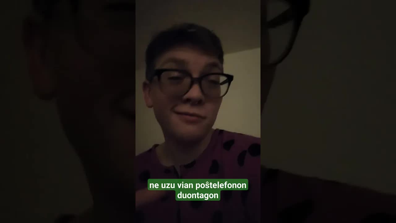 uzu poŝtelefonon malpli ol mi #Esperanto #eo #filmero #conlang #auxlang
