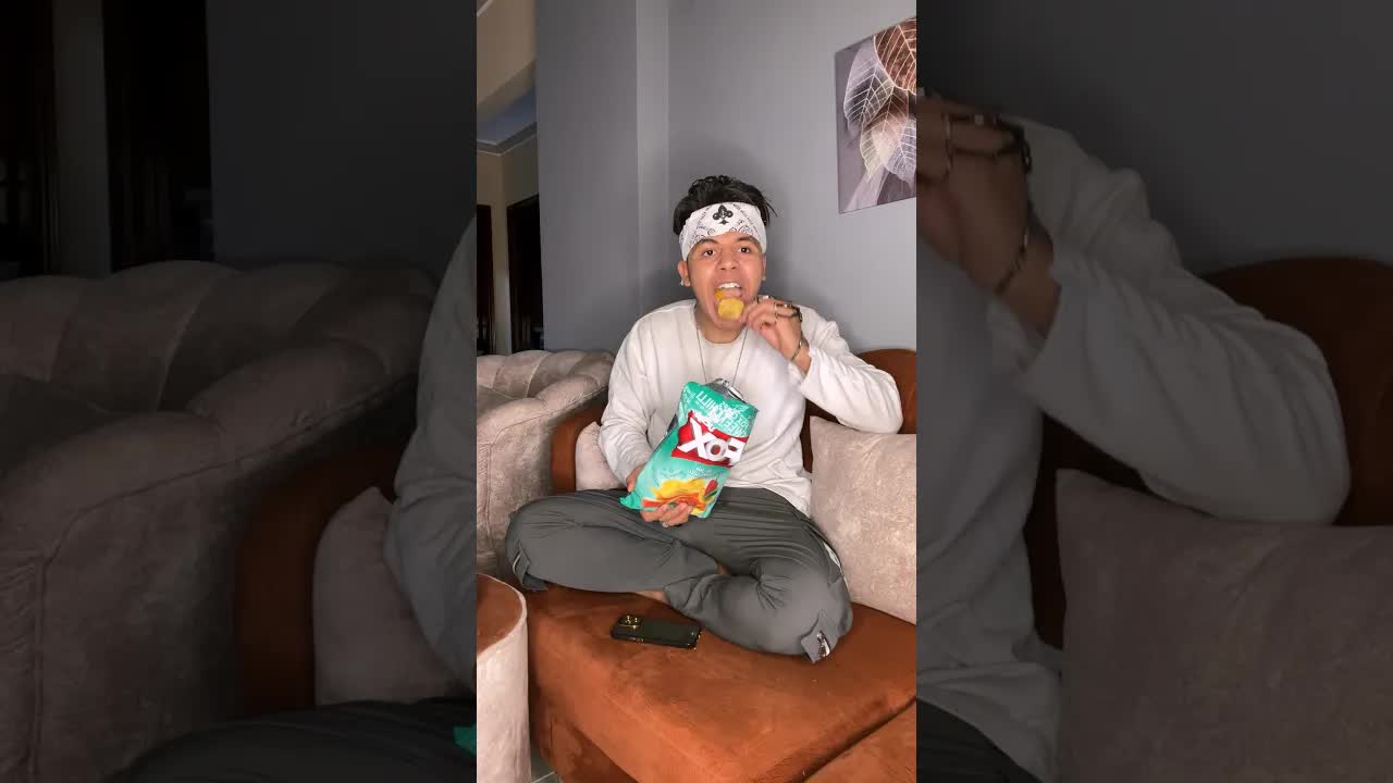 لما تتفرج على فيلم جنب صاحبك