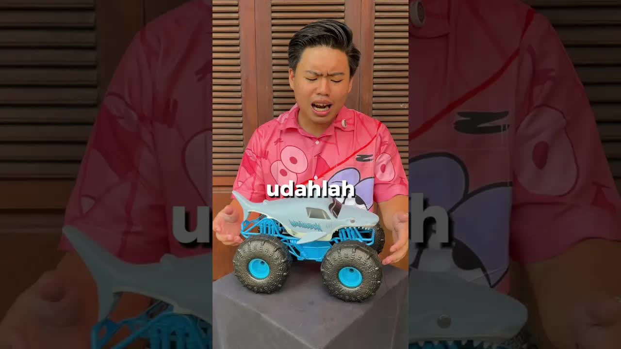 Edwin Pinjam Mobil Mainan Ibu dan Bapak