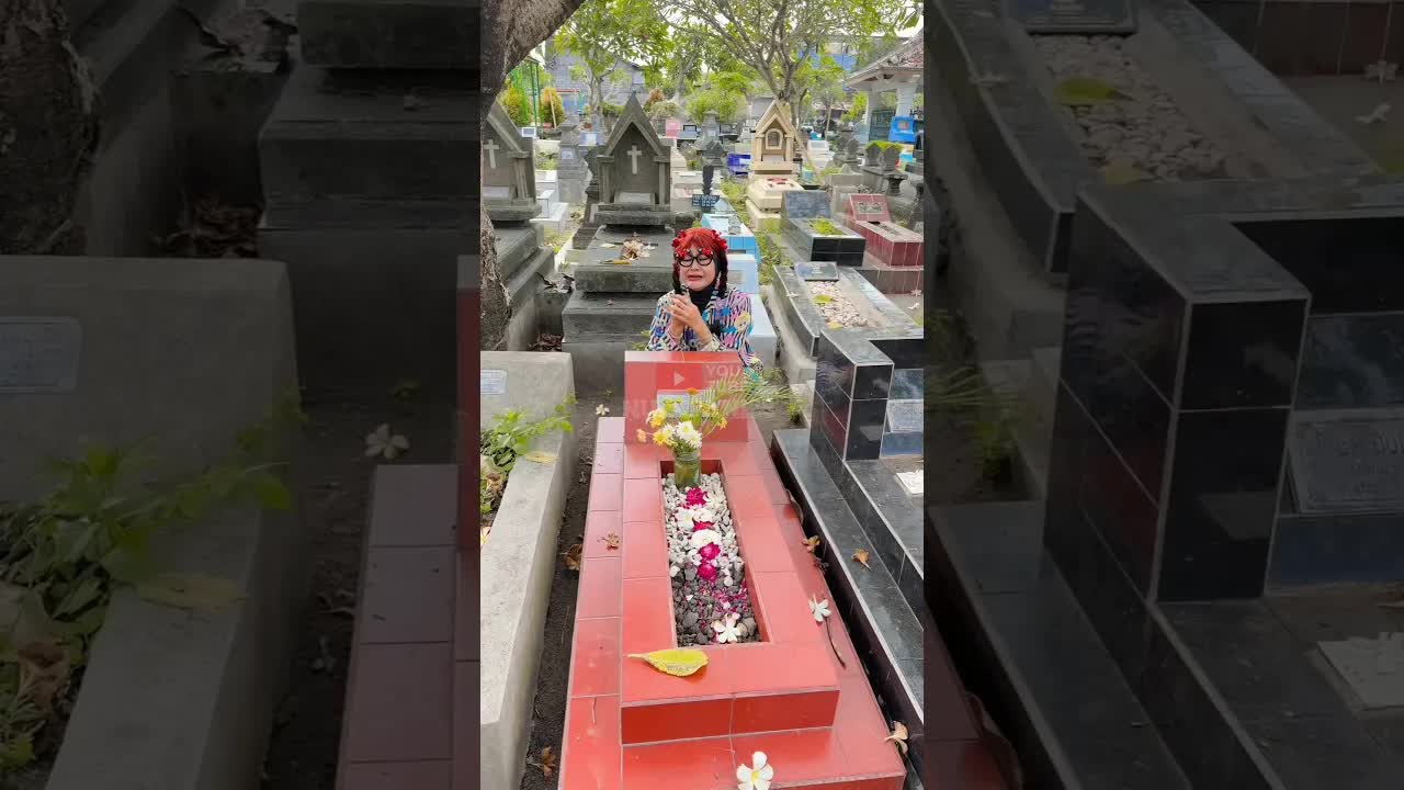 Nur Menangis Karena Sendal Nyangkut di Pohon