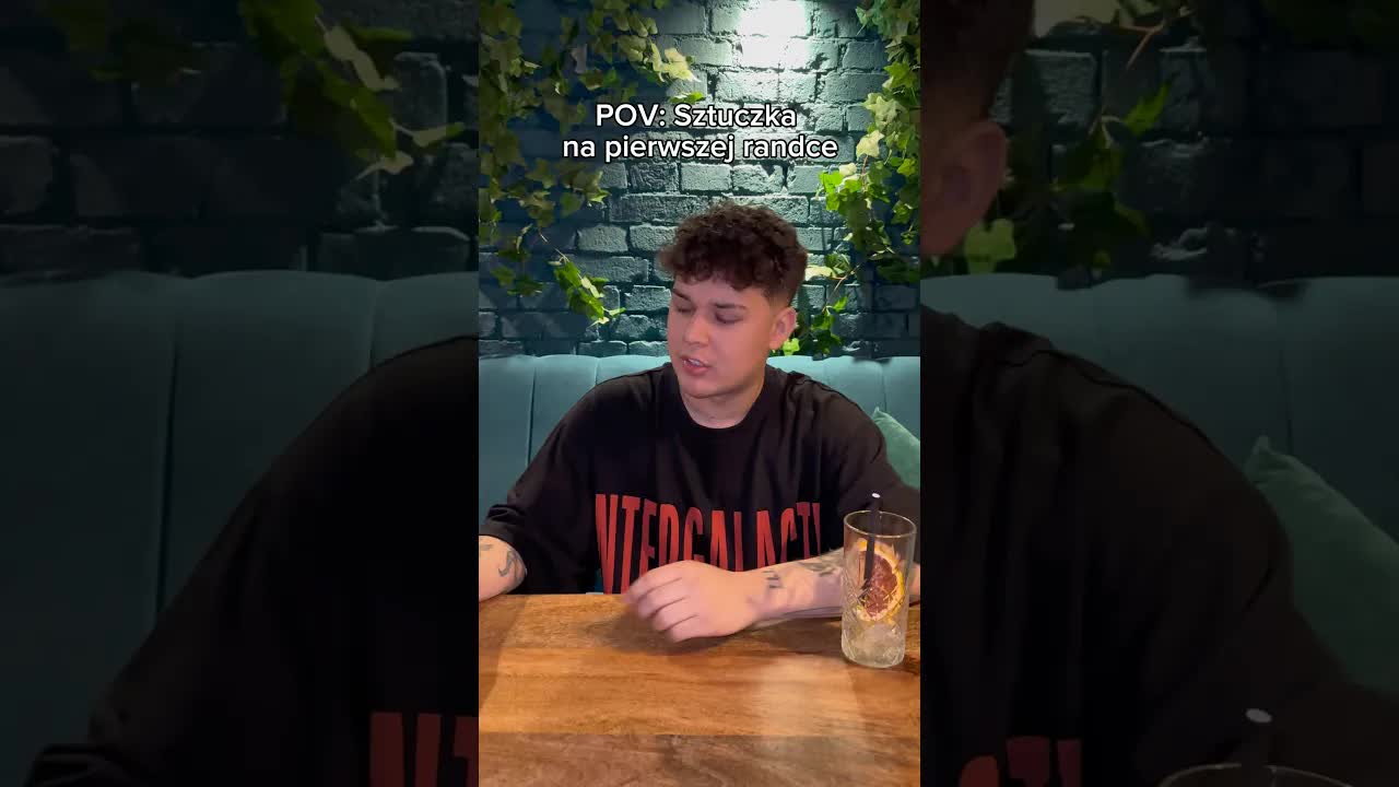 Sztuczka magiczna z kartami