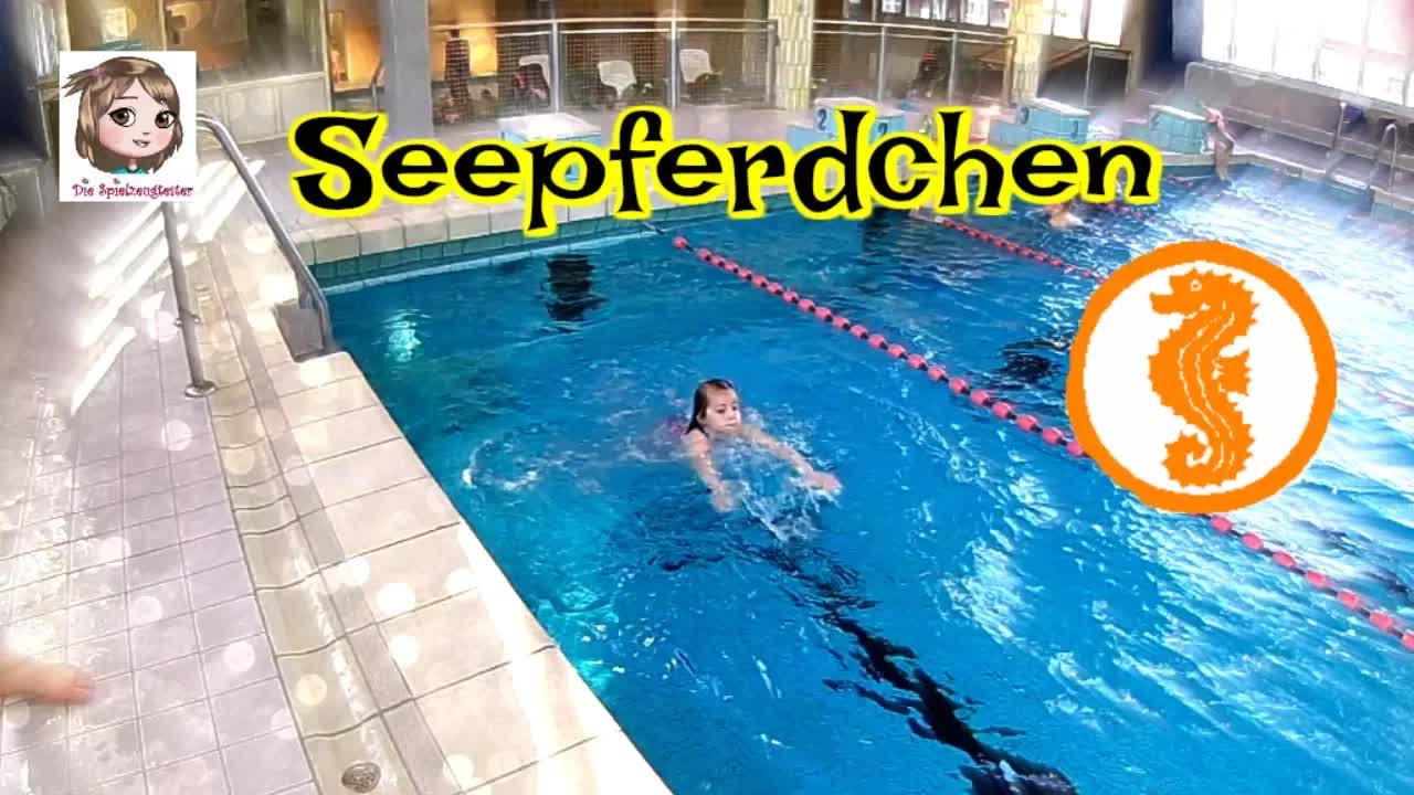 Hanna macht ihr Seepferdchen beim Schwimmen