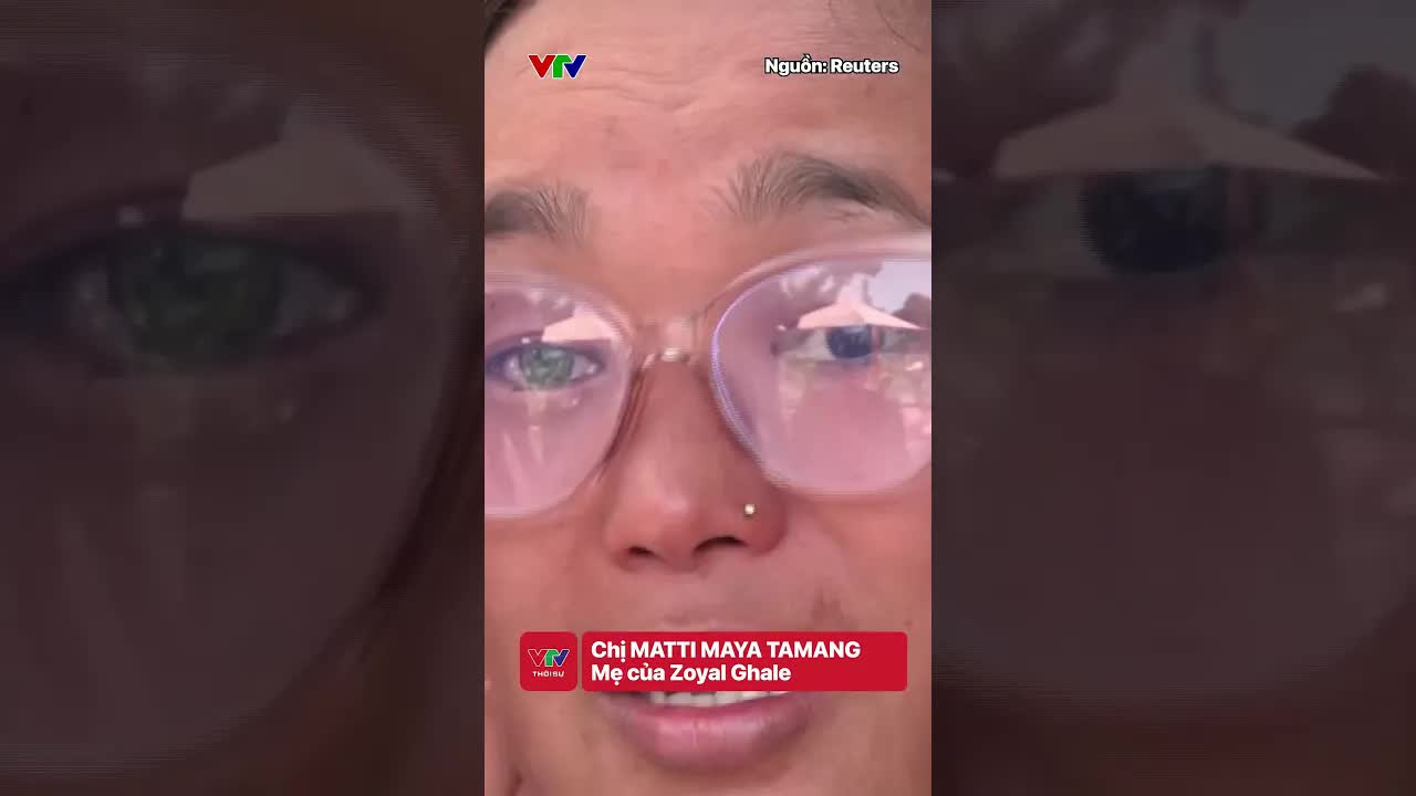 Chú bé 8 tuổi sống sót sau lũ Nepal đoàn tụ mẹ