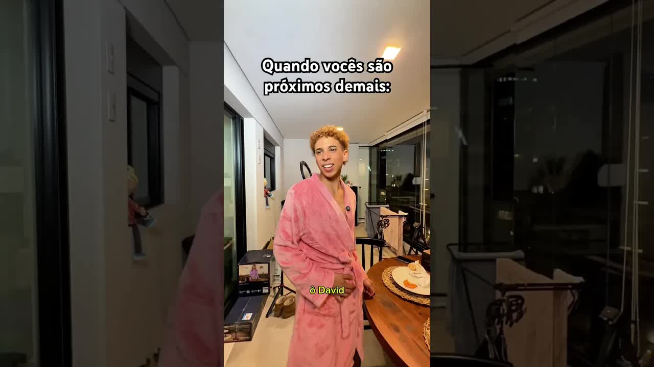 Você é de casa: humor sobre proximidade e preguiça