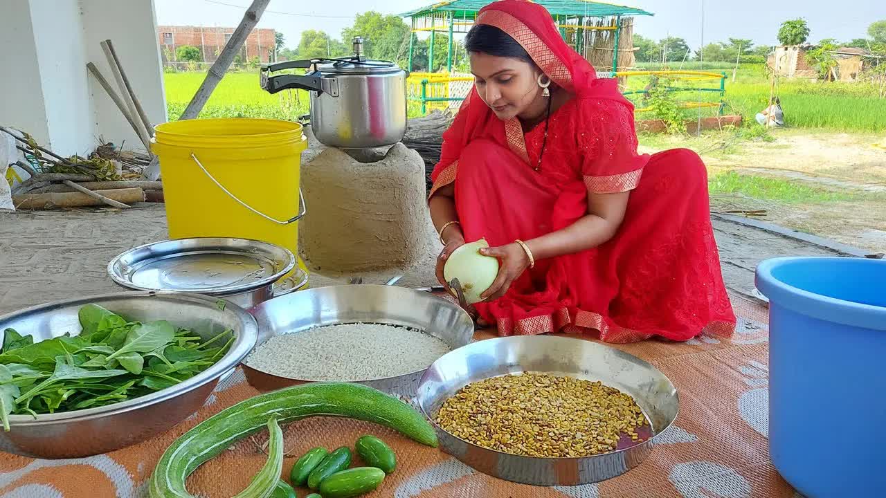 गाँव में सुबह की रूटीन: पालक दाल और लौकी सब्जी