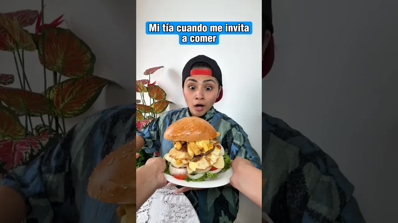 Una hamburguesa triple y un agua con gas