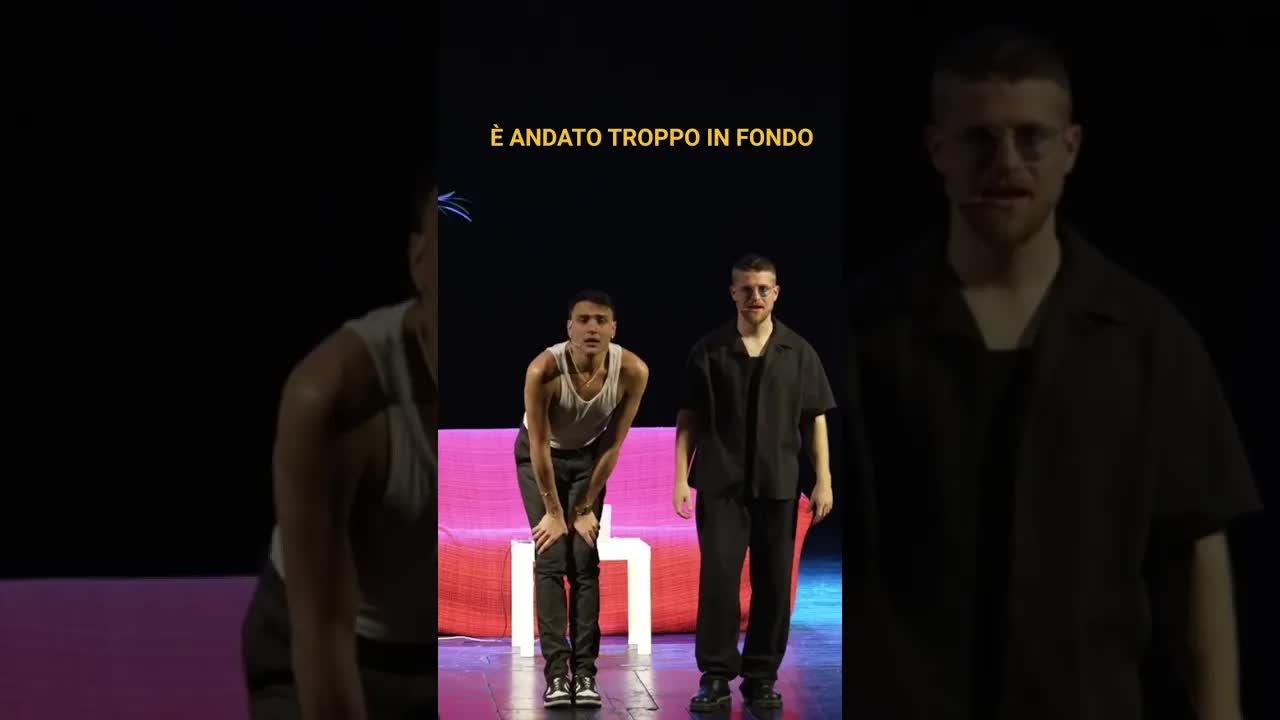 Un finale inaspettato al teatro: la storia del mal di pancia