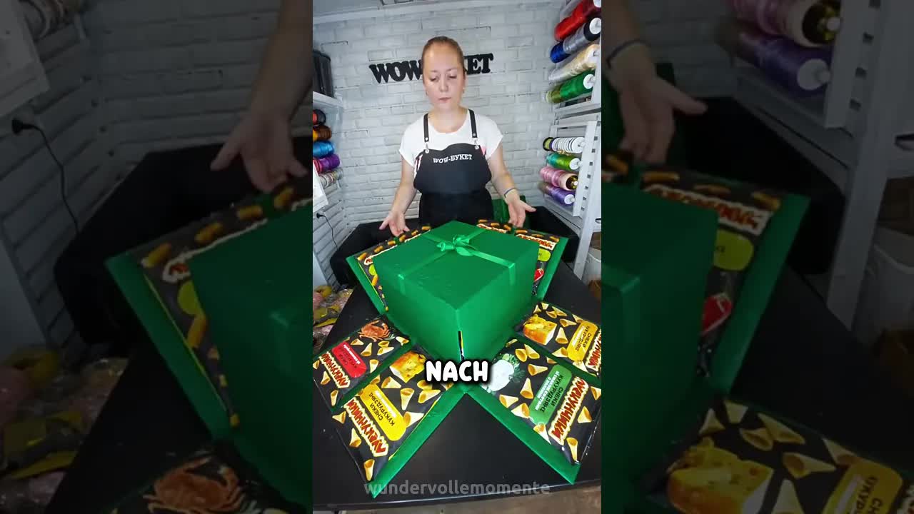 Mutter baut Überraschungsgeschenk aus Kartons für Tochter