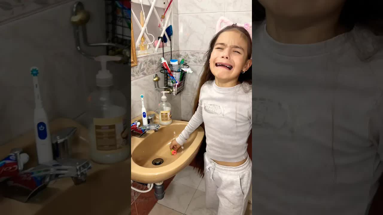 Mi hermana llora porque está aburrida