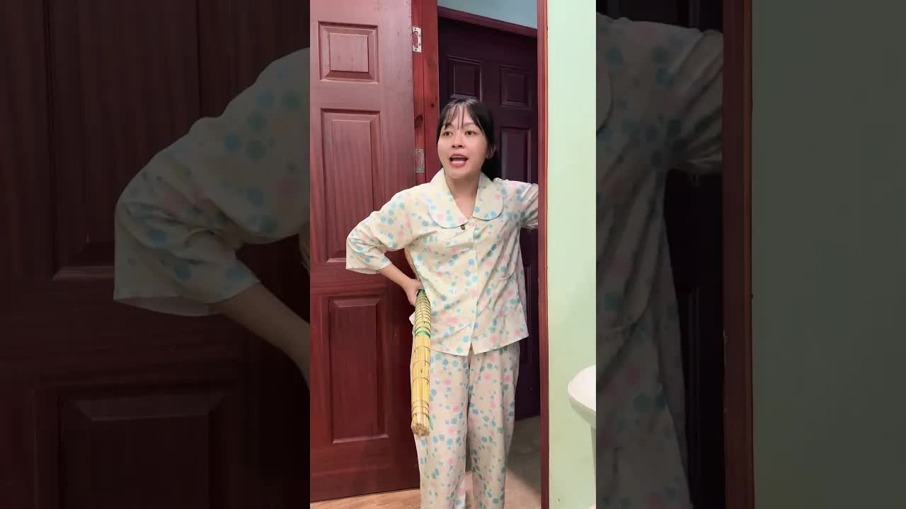 Mẹ quát con làm việc nhà