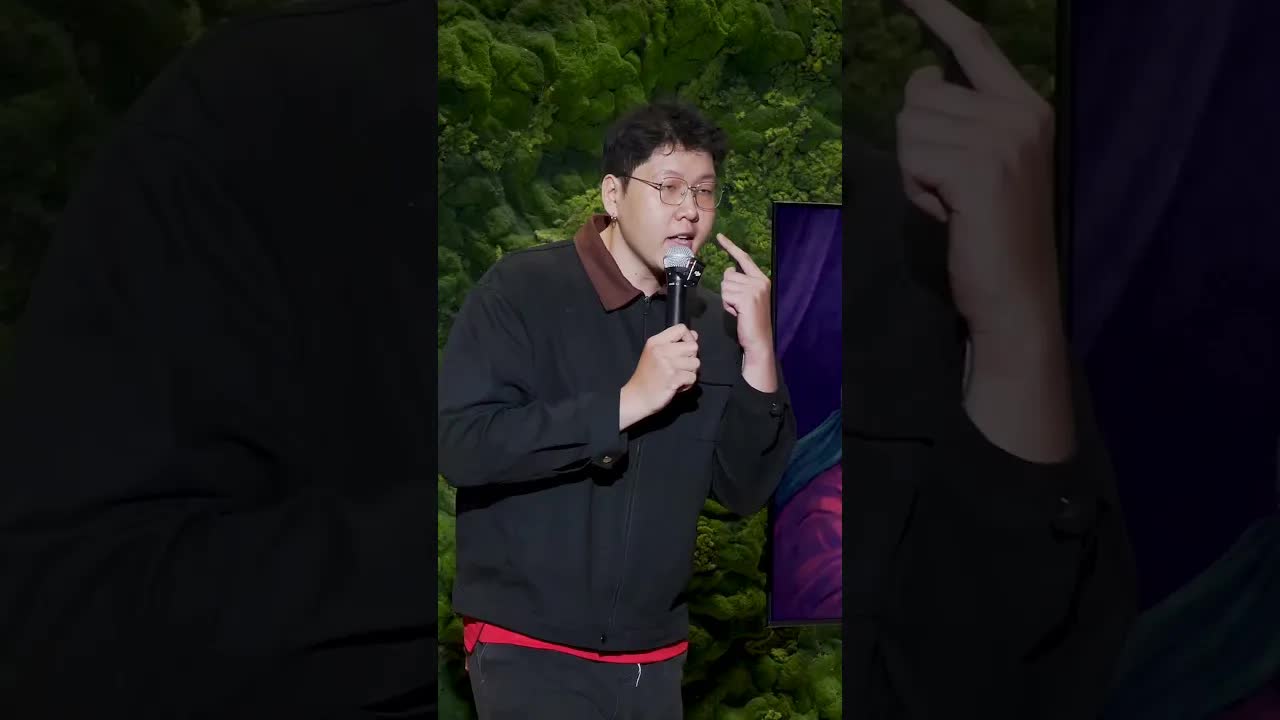 Khang K. Jokes About Ghosts And Manchester United