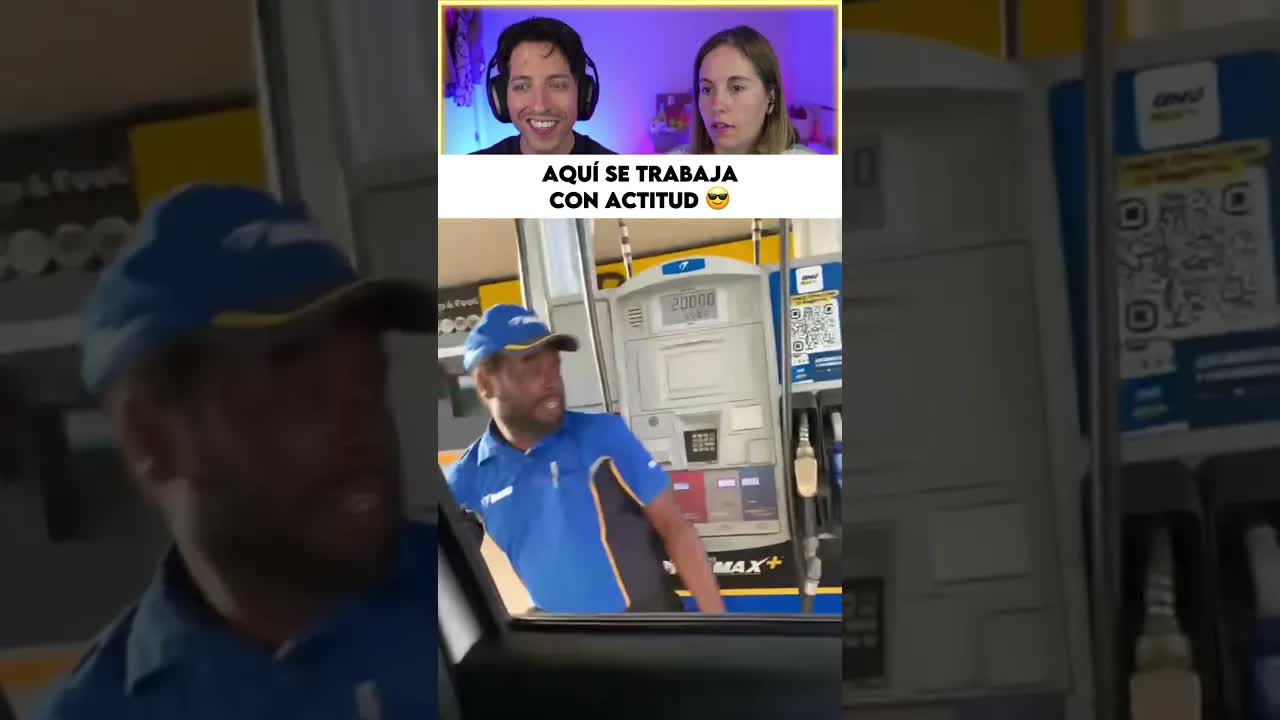 Un trabajador alegra a un cliente en la gasolinera