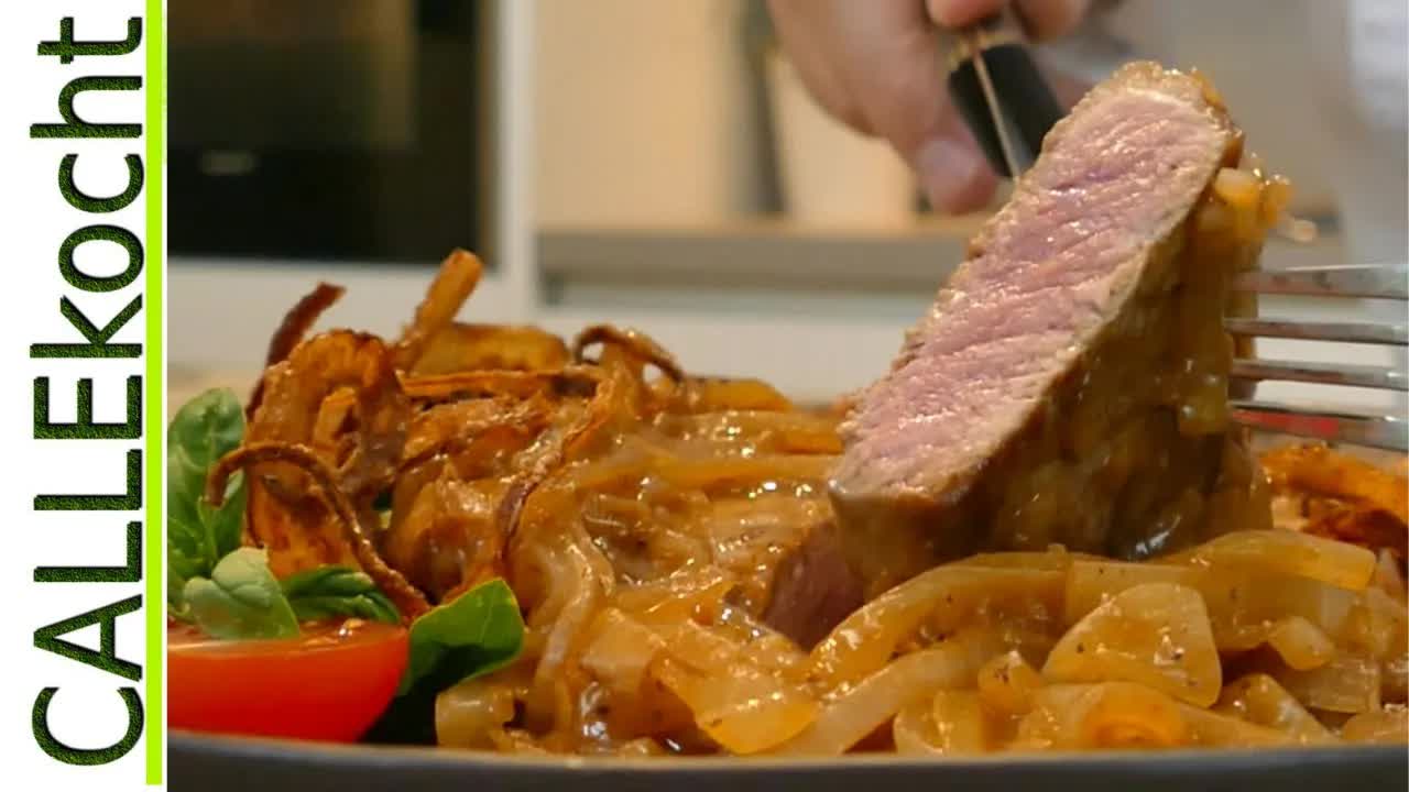 Zwiebelrostbraten mit Röstzwiebeln und Soße