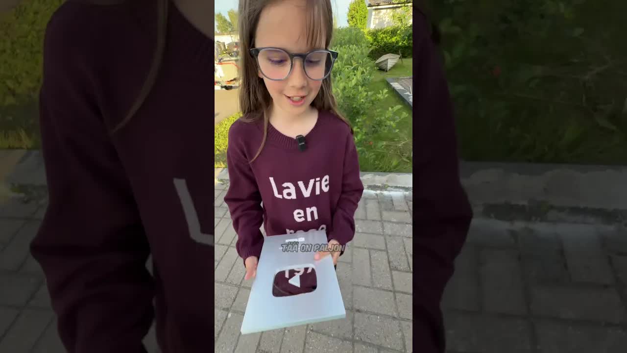 Mies myy YouTube-taulua halvalla