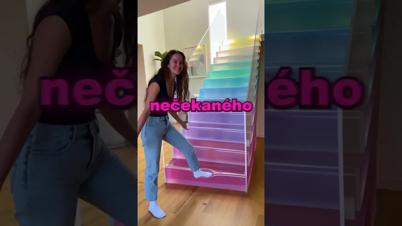 Holka postavila měkké schody pro babičku