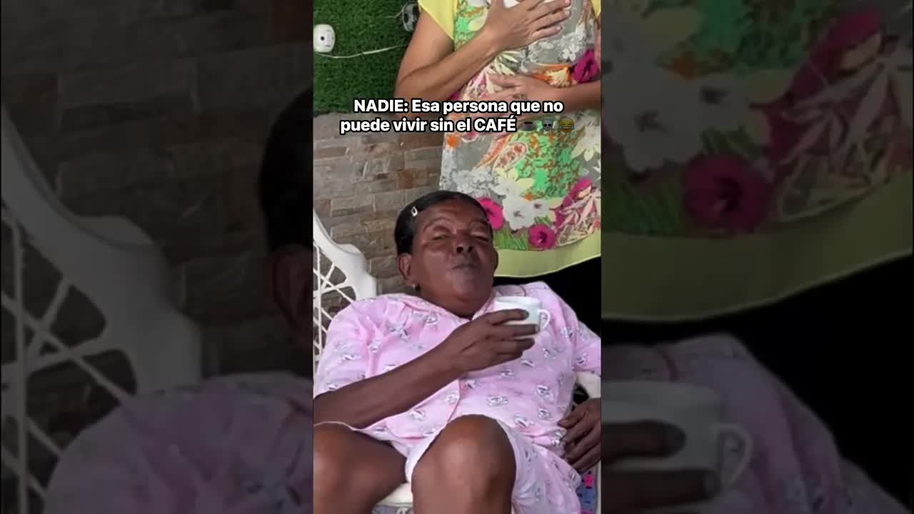 drama antes del café: la comadre exagerada