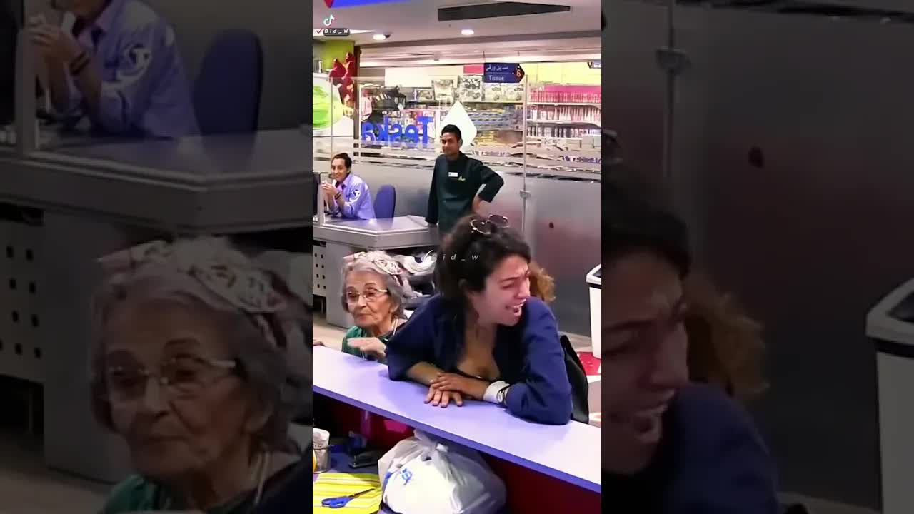 مشهد كوميدي في متجر ملابس بليبيا