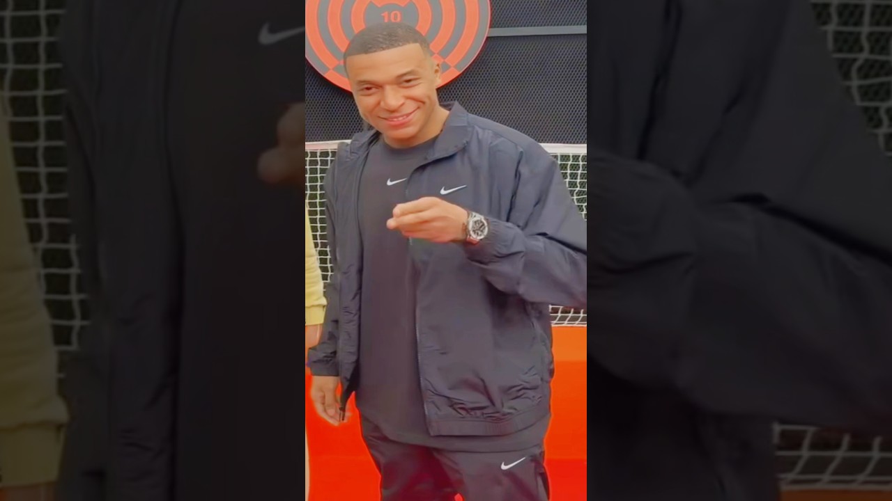 Ela celebra com jogadores de vários países