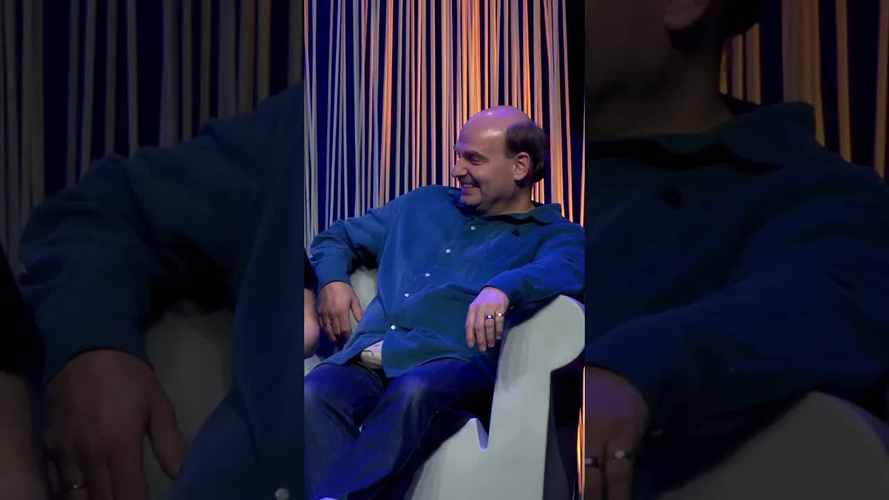 Petra näht Klamotten und lacht viel