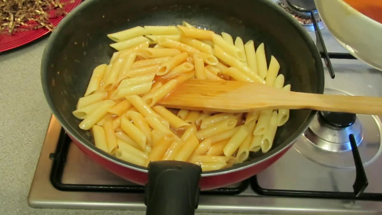 Meniu complet cu buget minim în România și Anglia