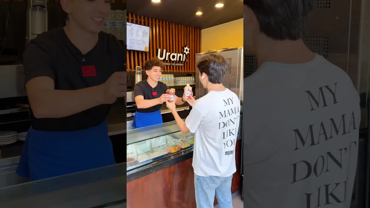 Comiendo fresas de Dubai juntos