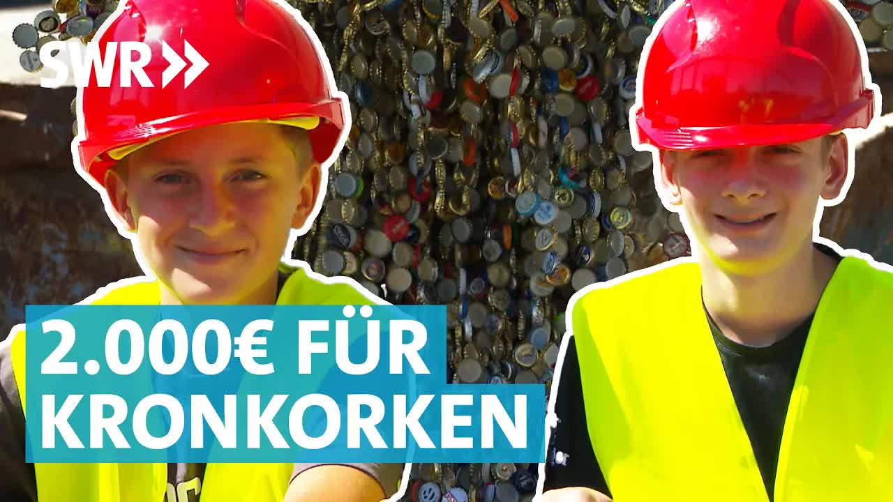 Zwei Jungen sammeln Kronkorken für einen guten Zweck