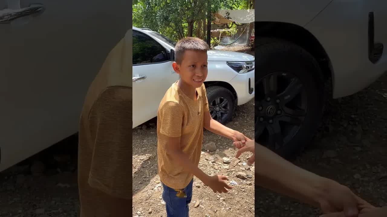 Descubren al amigo mujeriego y su supuesto amante
