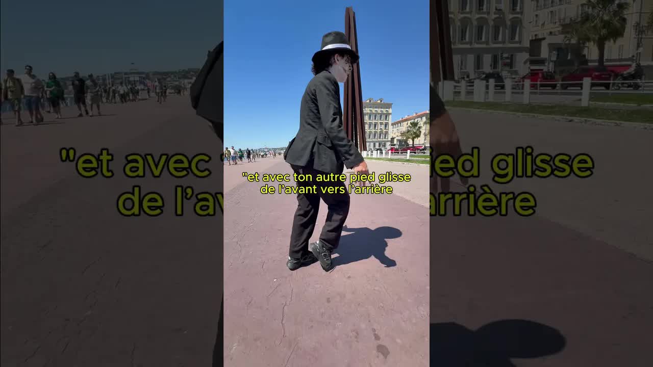 Apprends le moonwalk avec Michael Jackson
