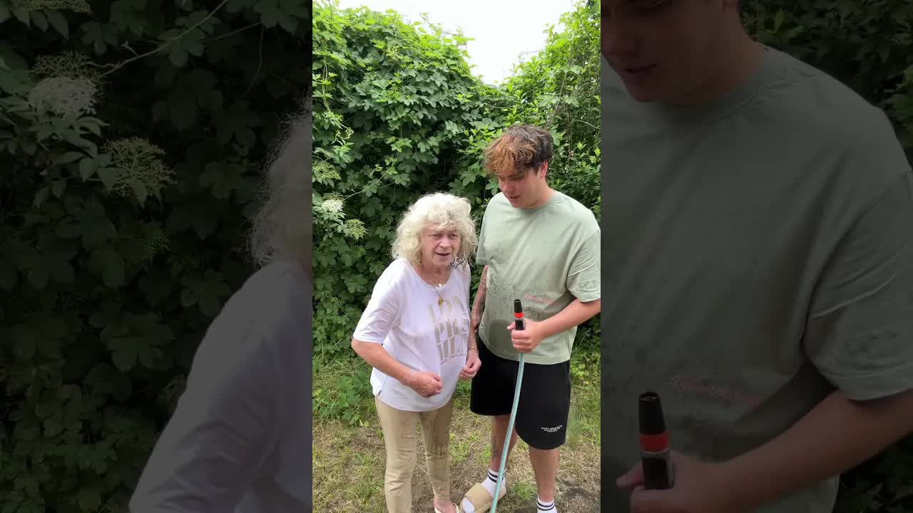 Wer ist besser? Spaß zwischen Oma und Enkel