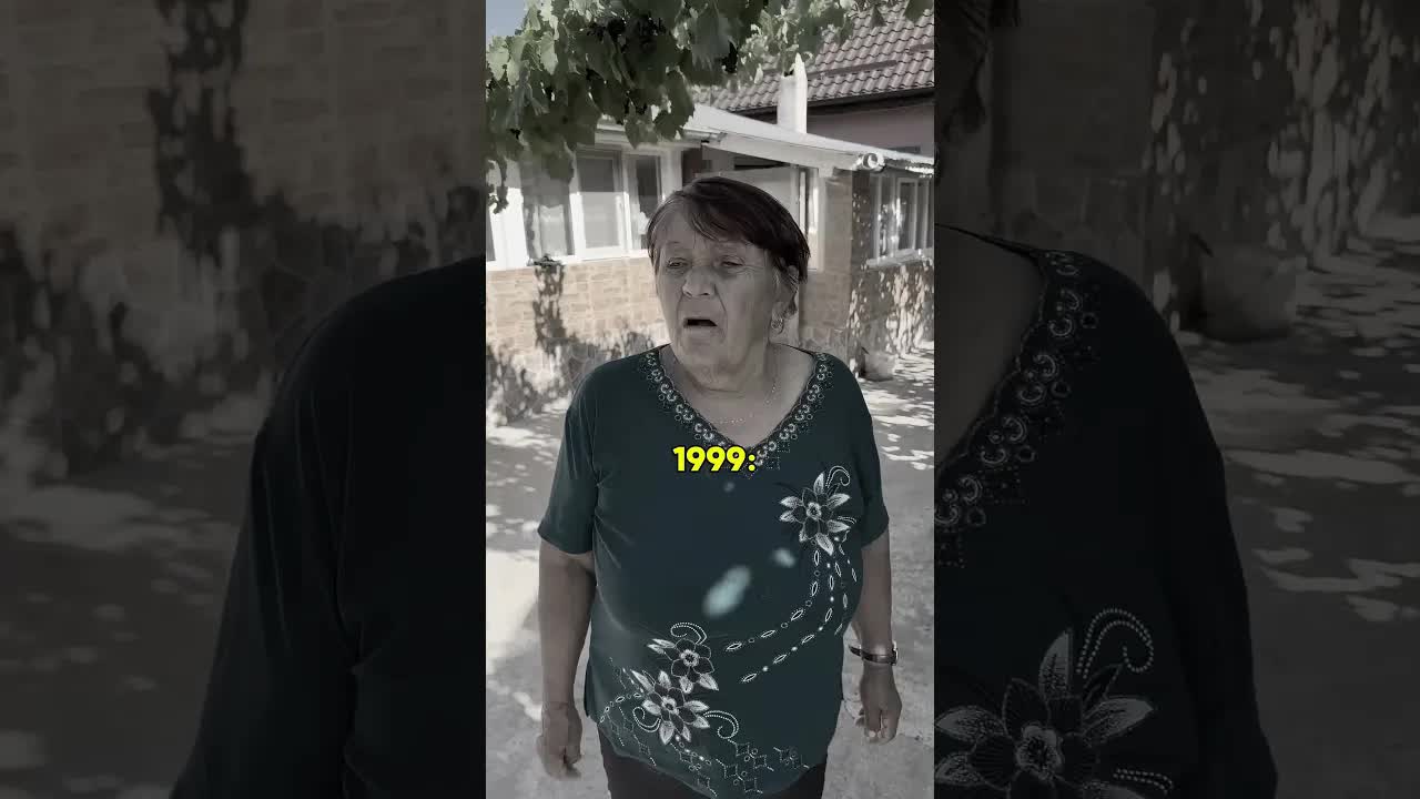 Copiii se ceartă pentru mingea nouă