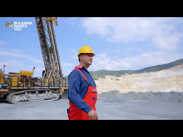 Кариера в минната индустрия и живот в България