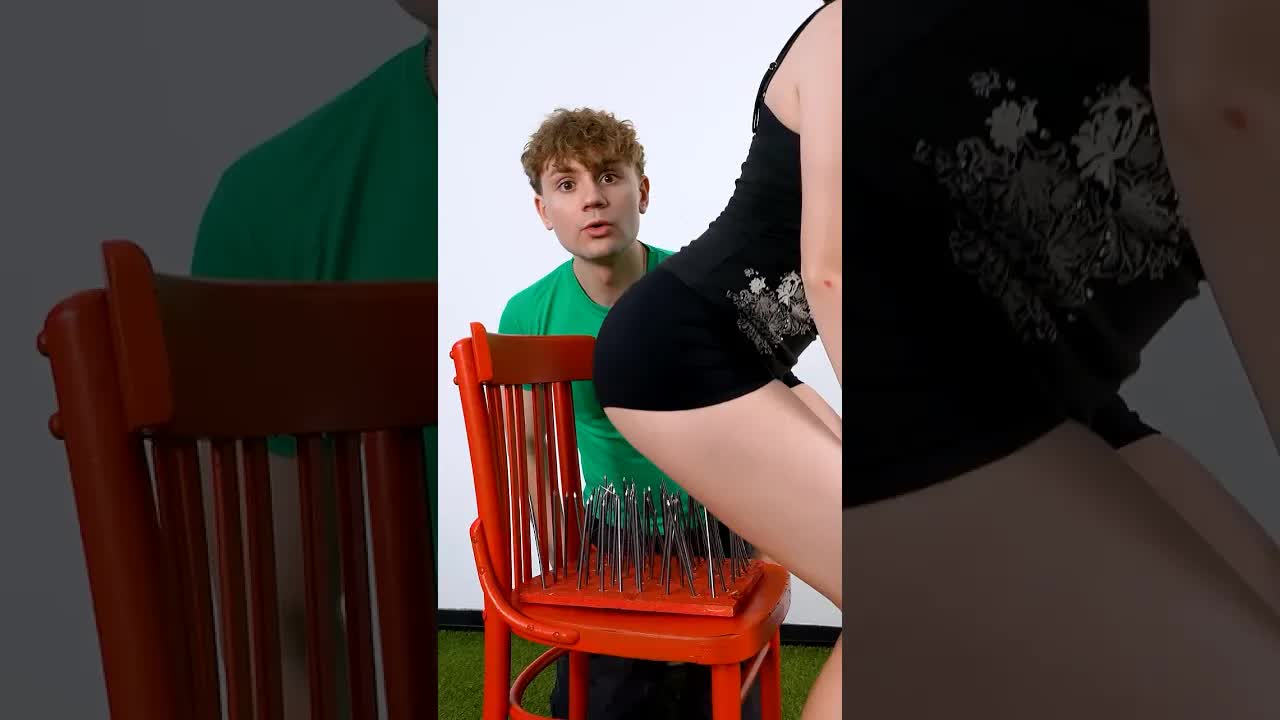 Hra na nesprávnou židli naslepo