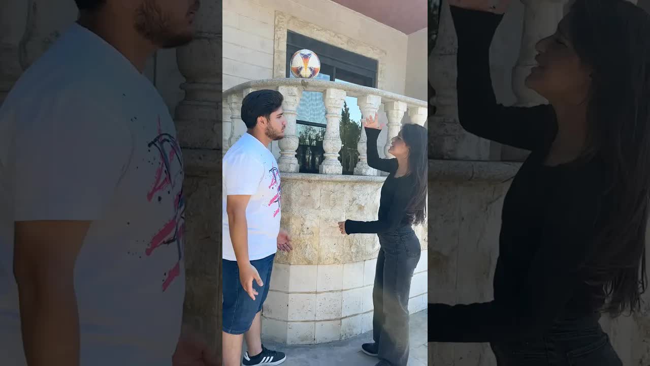 أنا وابنتي نضحك على بعض