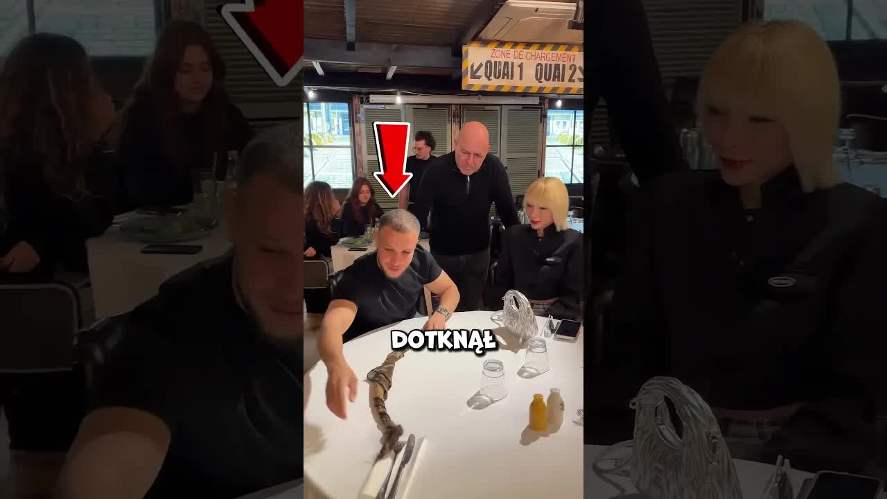 Zwykły szalik zamienił się w węża