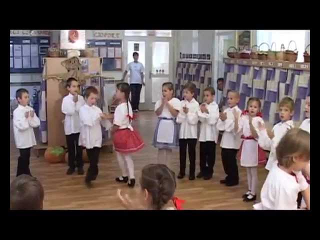 Márton-napi műsor óvodásoknak: Hajó és kendő készítés