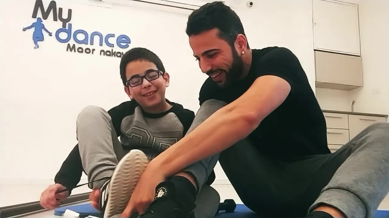 איך קושרים שרוכים בסטודיו לילדים