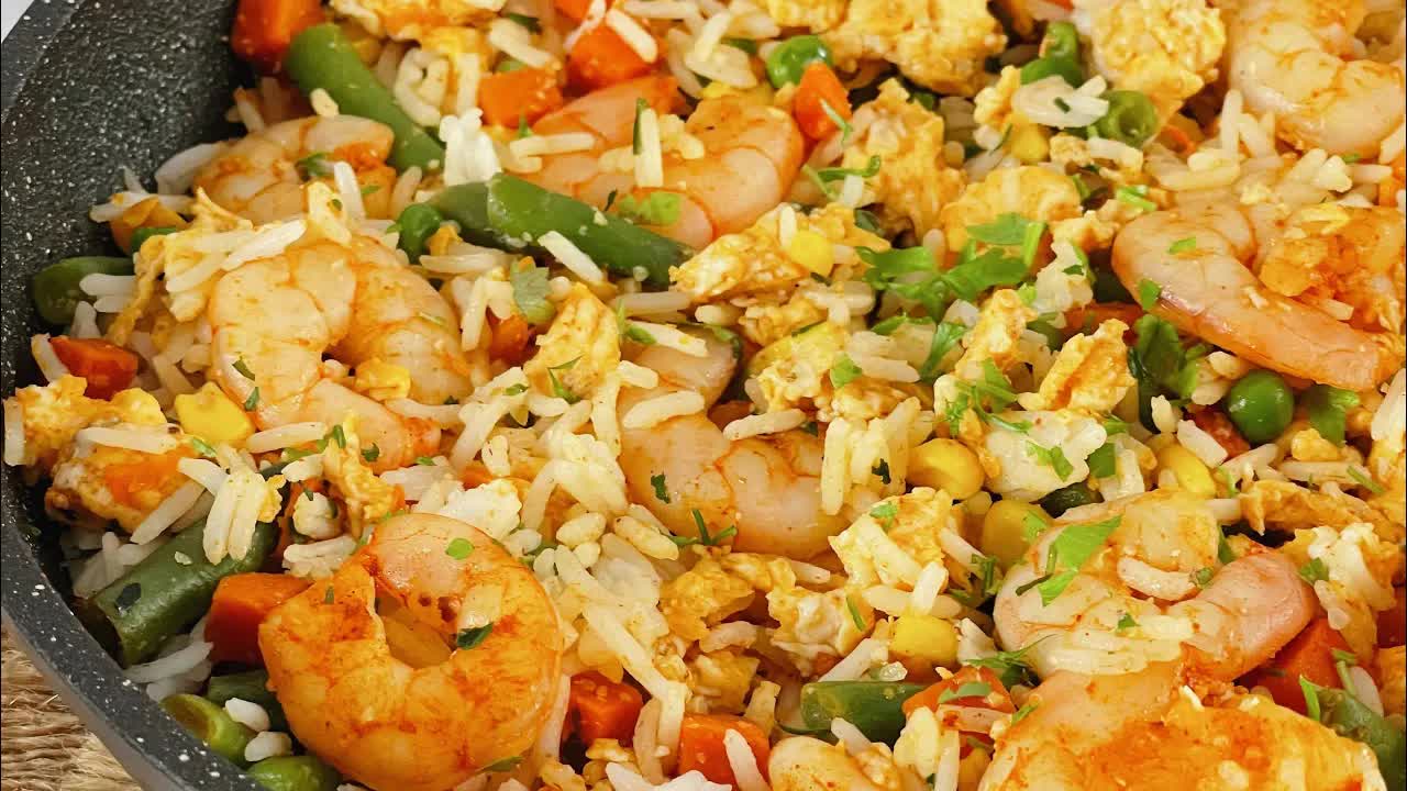 Arroz de ovo com camarão em 15 minutos