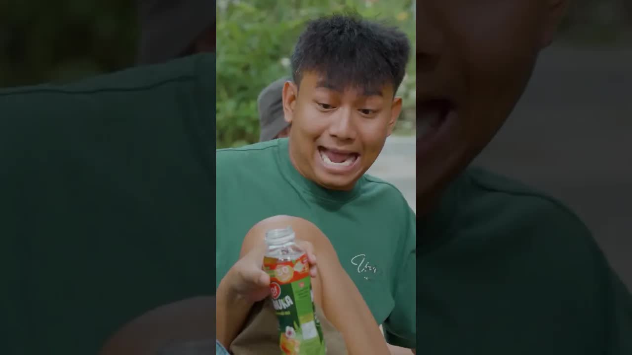 Em bị liệu vì chai trà xanh mật ong