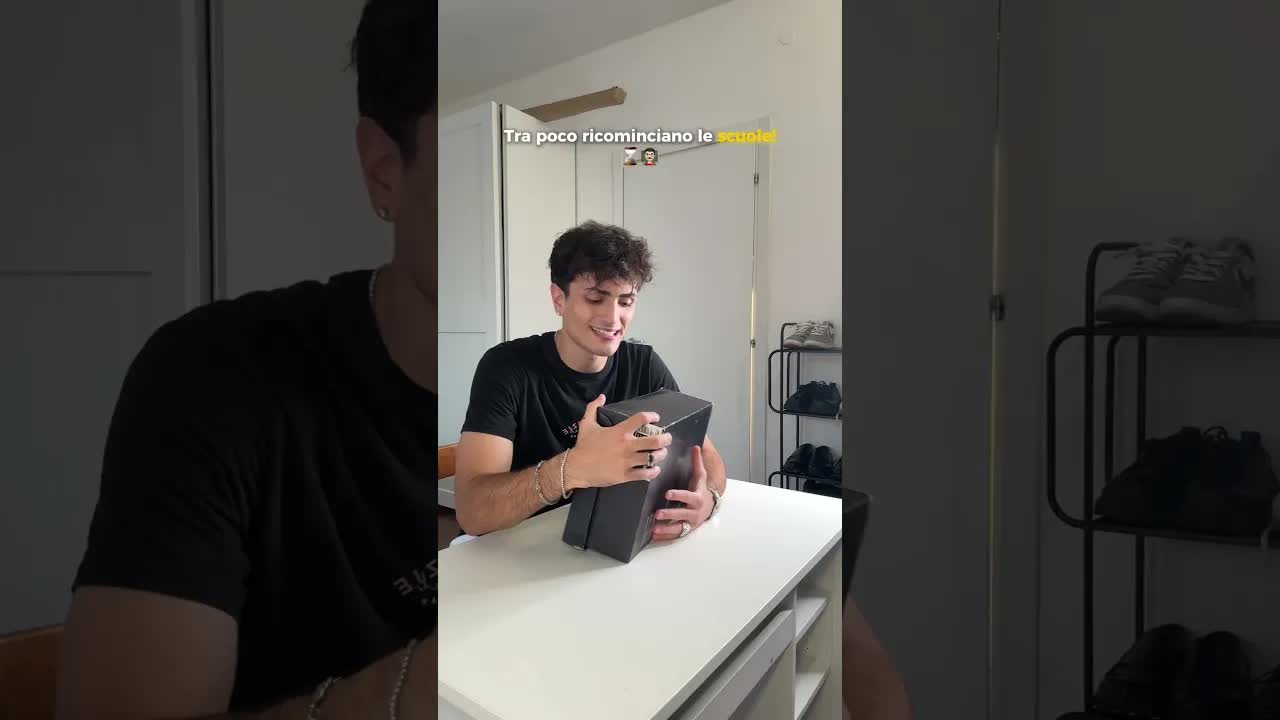 Rifornimento di vestiti per il ritorno a scuola