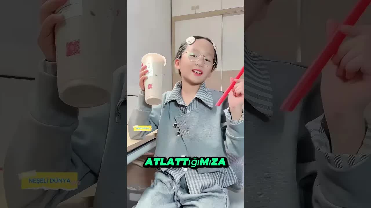 Kız Babasını Milkshake'ten Alıkoyuyor