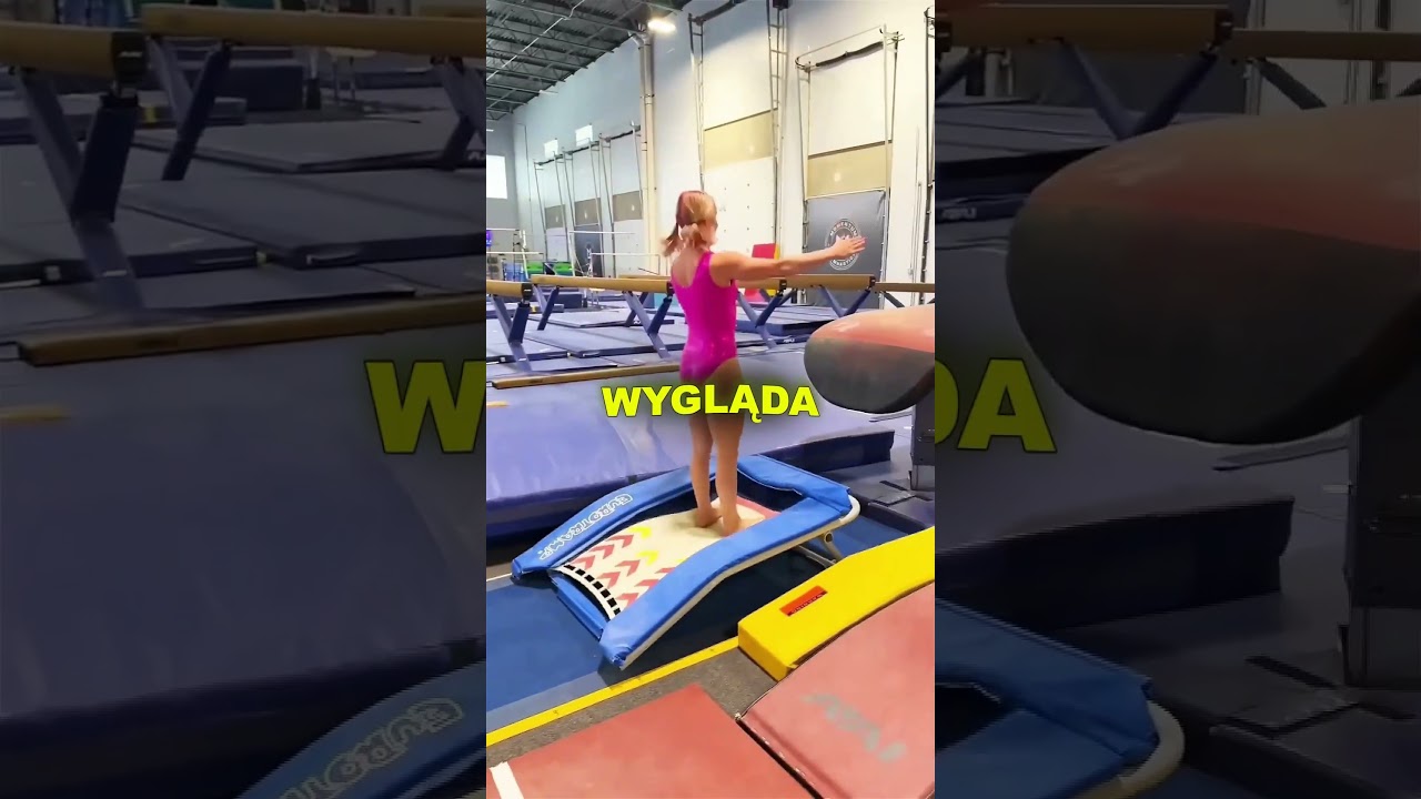 Dziewczyna poruszająca się jak lalka