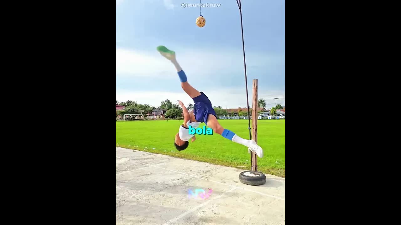 Anak Jalatan Mencoba Tendangan Ronaldo