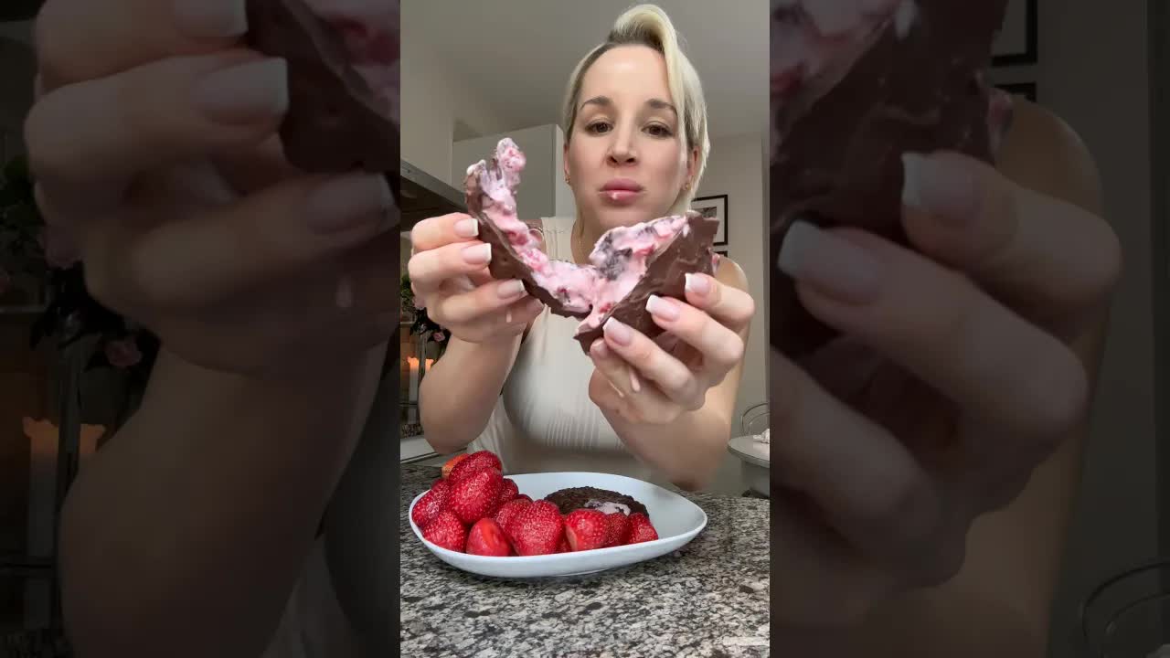 Prosty deser z truskawek i jogurtu