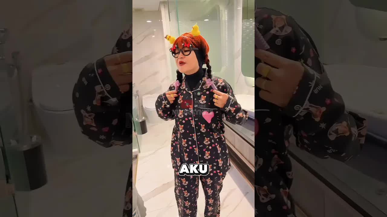 Pinjam Baju ke Nur Sebelum Berenang