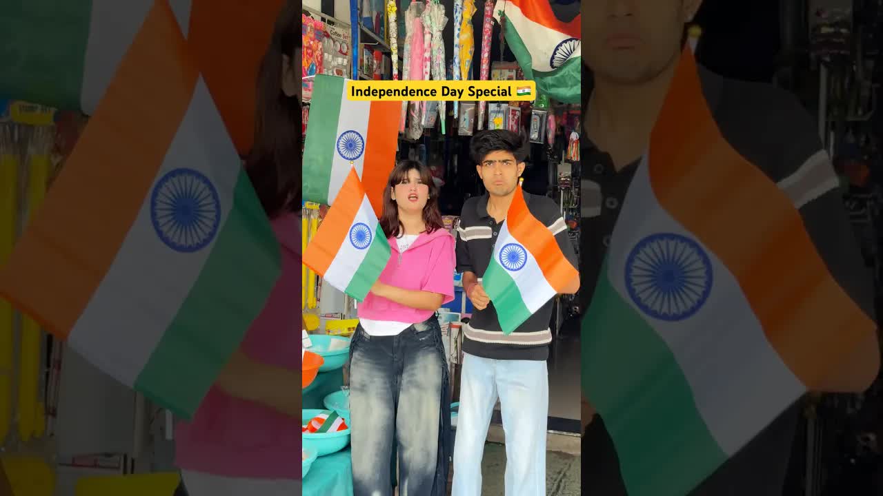 स्कूल में झंडा और लड्डू की मस्ती