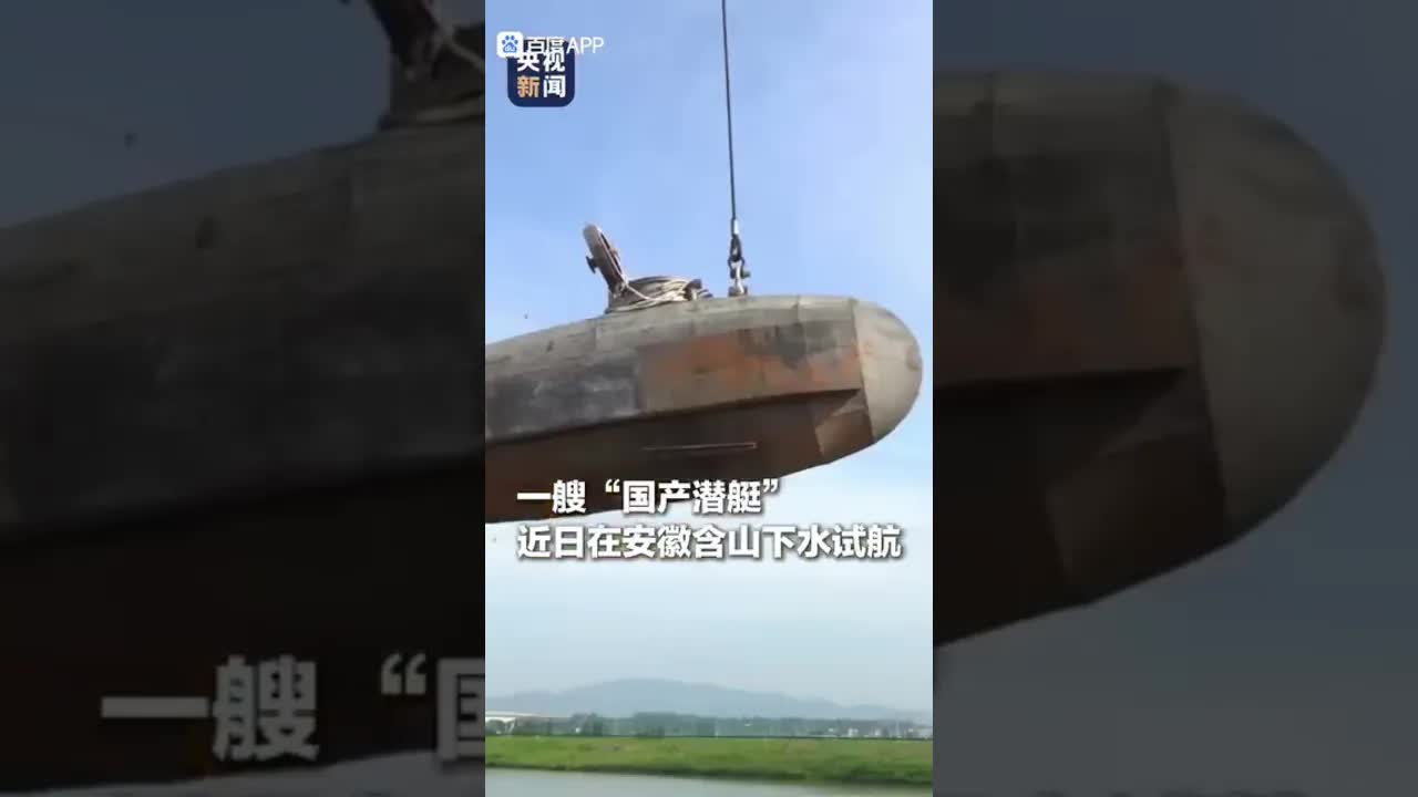 رجل صيني يصنع غواصة في منزله